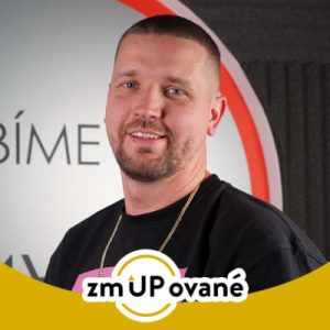 Osťo: Policajti so samopalmi nám strážili svadbu a za kňazom počas obradu kypela sopka [ZmUPované]