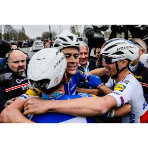 #69 Quick-Step privádza konkurenciu do zúfalstva, najväčšími favoritmi sú aj na Roubaix