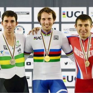 #7 Metelka so štvrtým dúhovým dresom, Kwiatkowski staronovým kráľom bielych ciest