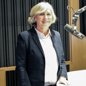 Tatiana Kratochvílová – Čím viac ľudí prestúpi do autobusu, tým budú… (Braňo Závodský Naživo)