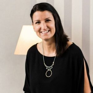 Neseď so založenými rukami – Soňa Jančíková