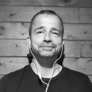 Podcast hmmm…: Bez nej zle, v nej ešte horšie. Ako zvládnuť stratu práce a vyhorenie?