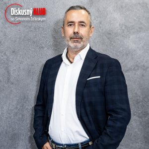 Ekonóm Martin Halás: Vláda plní sľuby, niektoré potraviny už zlacneli.