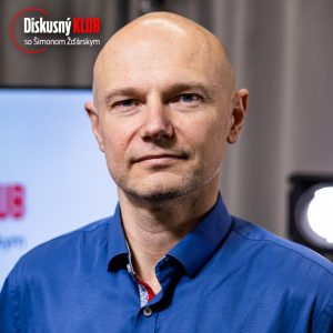 Virológ Klempa: Vírus z Číny už u nás bol, nie je naň vakcína a toto sú príznaky!