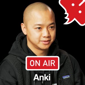 Anki ON AIR: „V prvním textu jsem se omlouval rodičům, že nejsem bohatý a ženatý a vymetám hospody.“