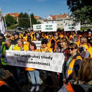 Ranný brífing: Konsolidácia sa valí parlamentom, protestujú proti nej aj policajti. Gaza horí