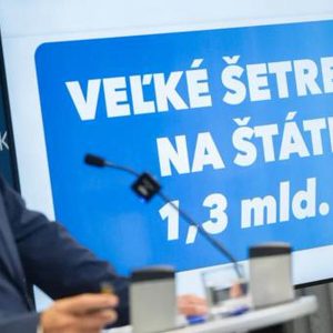 Ranný brífing: Pomíňali na oslavy, teraz majú ministri šetriť. O slovenskej ceste sa hovorí v Česku