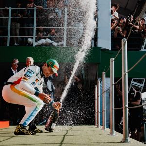 Kosačkové manévre, McLaren konšpirácie a komisári prespali štart | EisKing DEBRIEFING 20/24 Kosačkové manévre, McLaren konšpirácie a komisári prespali štart | EisKing DEBRIEFING 20/24