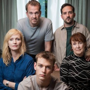 Dezinformácie, „vlastné fakty“ či kritické myslenie? Prečo by český seriál Ratolesti na Slovensku neprešiel?