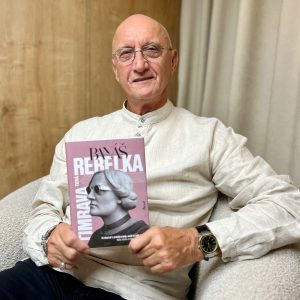 „Keby bola Angličanka, bola by to druhá Jane Austenová…alebo prinajmenšom Božena Němcová,“ tvrdí J.Banáš