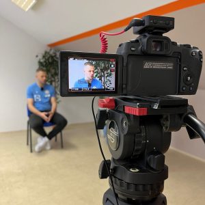 #132 DENIS VAVRO: “Mal som viac policajných áut, ako keď vystúpi prezident.”