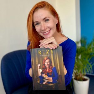 Cukrárka Petra Tóthová má ďalšiu sladkú knihu. Tentoraz je to 54 receptov na úžasné rezy