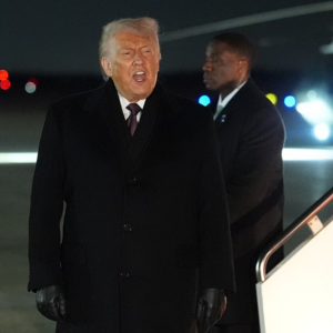 .konfrontácie: Kam kráčaš, Amerika? A kam kráčame my?