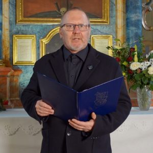 Roztrhnite si srdcia, nie šaty