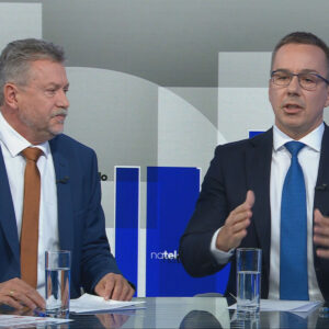 Na telo (24. 11.): Erik Tomáš (Hlas-SD) a Jozef Hajko (KDH)