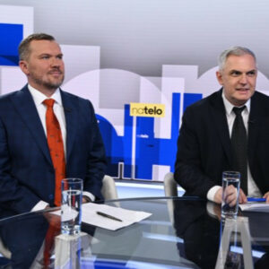 Na telo (27. 4.): Roman Michelko (SNS) a Viliam Karas (KDH)