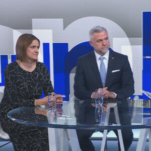 Na telo (2. 11.): Tibor Gašpar (Smer-SD) a Mária Kolíková (SaS)