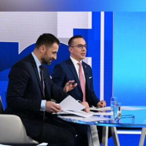 Na telo (7. 12.) Erik Tomáš (Hlas-SD) a Marián Viskupič (SaS)