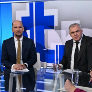 Na telo (14. 12.): Roman Michelko (SNS) a Gábor Grendel (Slovensko)