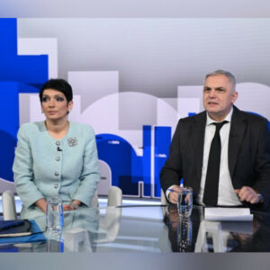 Na telo (1. 2.): Roman Michelko (SNS) a Irena Bihariová (PS)