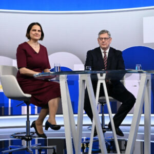 Na telo (22. 2.): Boris Susko (Smer-SD) a Mária Kolíková (SaS)