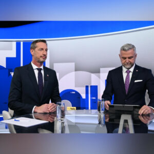 Na telo (8. 3.): Tibor Gašpar (Smer-SD) a Milan Majerský (KDH)